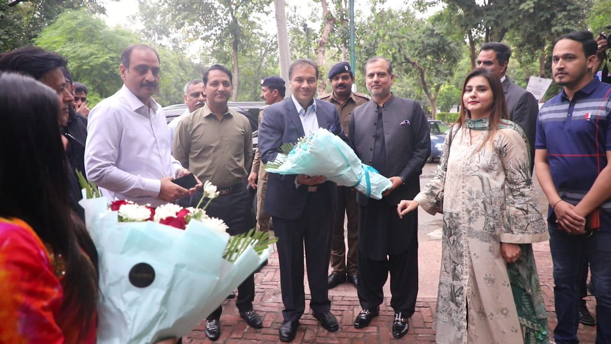 PFAHQOfficial's tweet photo. پنجاب فوڈ اتھارٹی کے زیر اہتمام ورلڈ فوڈ ڈے کے موقع پرسیمینار کا انعقاد !
اس موقع پر سینیئر صحافی و تجزیہ کار مجیب الرحمٰن شامی، کمشنر لاہور ڈویژن محمد علی رندھاوا، ڈین فوڈ سائینسز ڈاکٹر شناور وسیم، 
1/2

#PFA #WorldFoodDay2023 #foodsafety #awareness 
@CS_Punjab https://t.co/D8vMH5HEwD