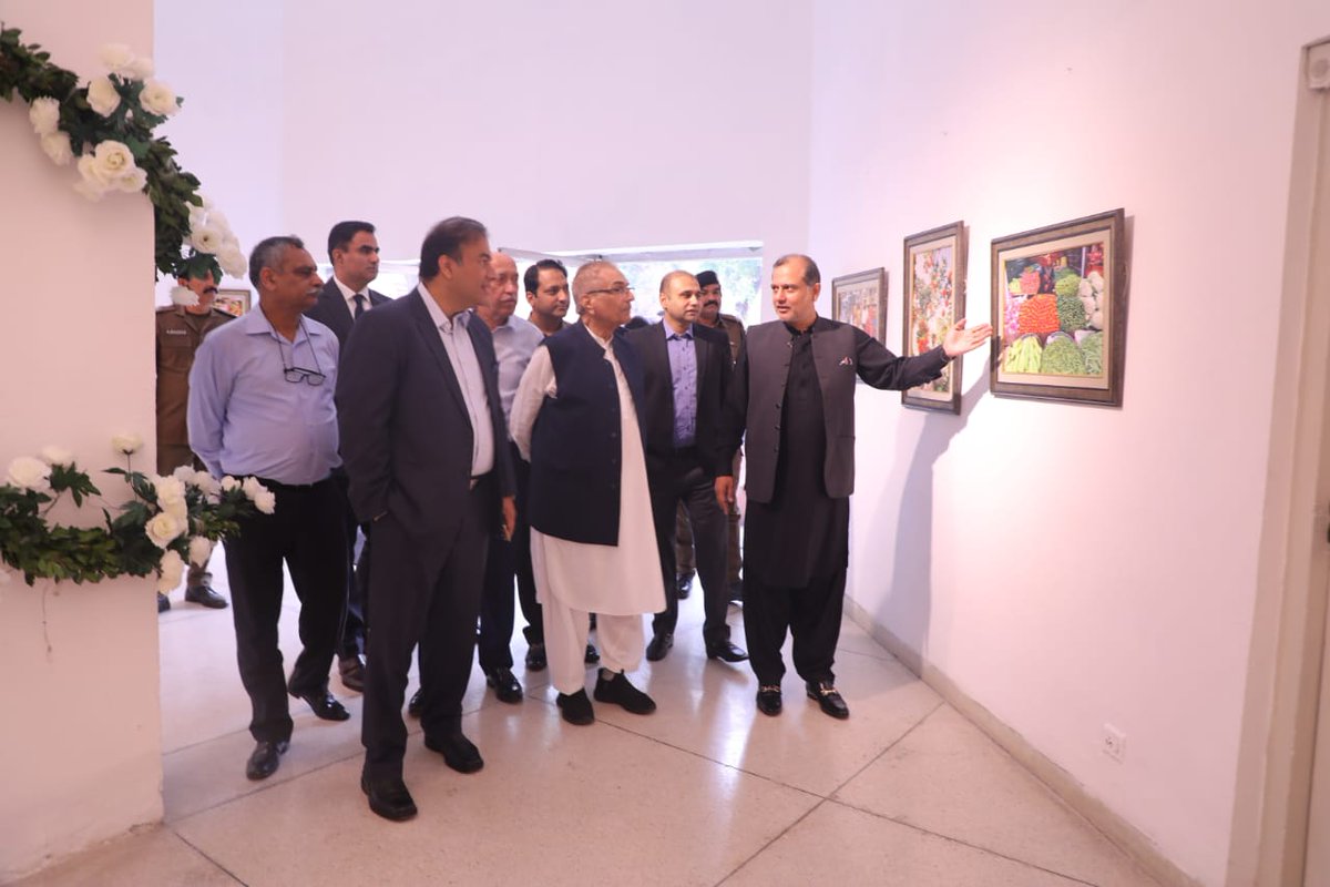 PFAHQOfficial's tweet photo. پنجاب فوڈ اتھارٹی کے زیر اہتمام ورلڈ فوڈ ڈے کے موقع پرسیمینار کا انعقاد !
اس موقع پر سینیئر صحافی و تجزیہ کار مجیب الرحمٰن شامی، کمشنر لاہور ڈویژن محمد علی رندھاوا، ڈین فوڈ سائینسز ڈاکٹر شناور وسیم، 
1/2

#PFA #WorldFoodDay2023 #foodsafety #awareness 
@CS_Punjab https://t.co/D8vMH5HEwD