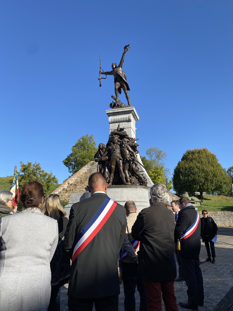 Fin des travaux pour le monument commémoratif de la bataille de Wattignies ! 🇫🇷
 
Le monument a été inauguré ce dimanche 15 octobre à l'occasion de la commémoration du 230ème anniversaire de la victoire de Wattignies par les élus de Maubeuge et de Wattignies-la-Victoire.