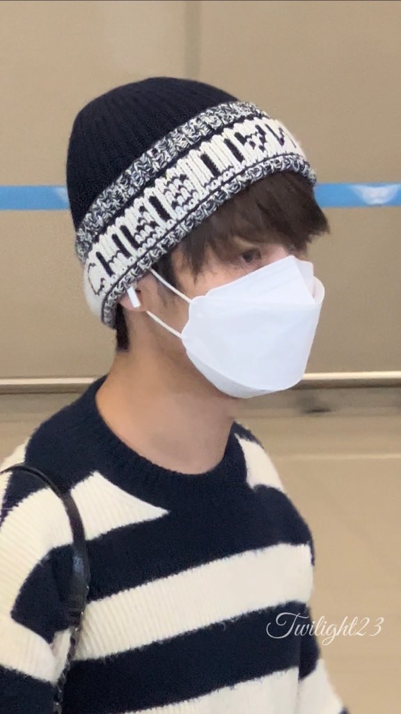 _Twilight_23's tweet photo. 231017 ✈️ICN

#런쥔 #RENJUN https://t.co/ENDREI1ug1