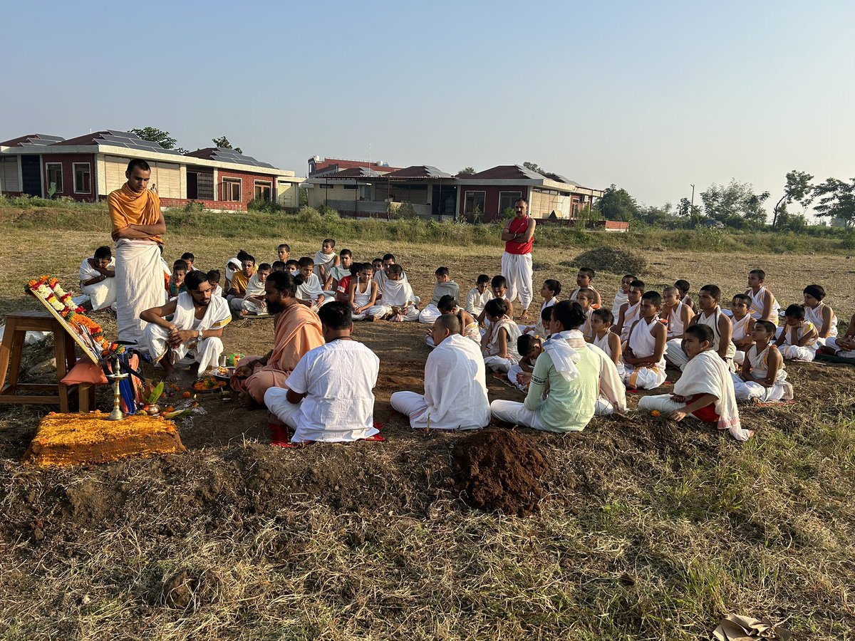 IDhanurveda's tweet photo. Dhanurvidya was initiated under the esteemed guidance of Guruji @vibhakarudaytiwari , commencing with Vedic pujas and havan ceremonies at the Vedik Vidyapeetham in Cheepaner district, Chichot, Madhya Pradesh."

#Isodhan #Dhanurveda #AncientWisdom #CulturalHeritage #dhanurvidya https://t.co/llzz42AEcK
