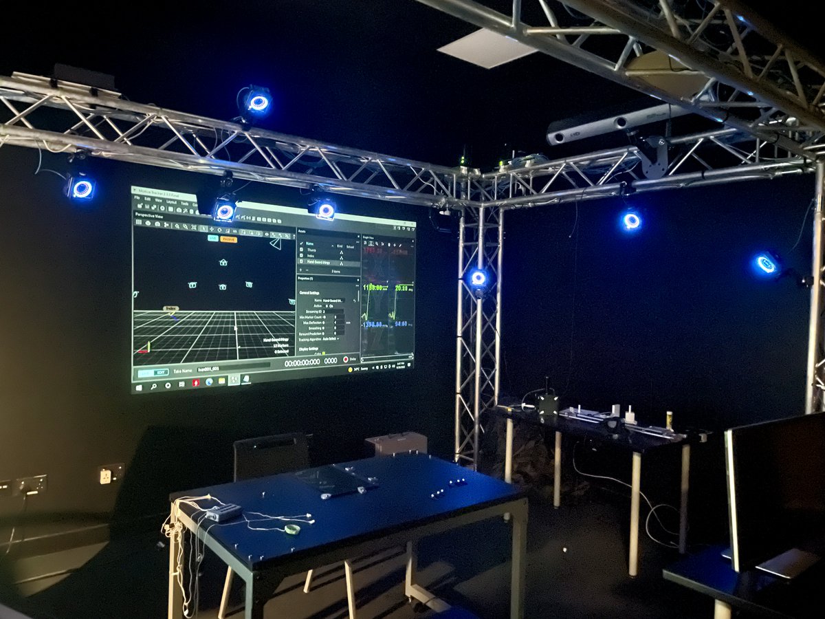 Please share:

Postdoc position available in my group at <a href="/NYUAbuDhabi/">NYU Abu Dhabi</a> on human vision, haptics, multisensory perception and/or sensorimotor integration. More: apply.interfolio.com/134686

Get in touch if interested!

#visionsciences #haptics #multisensory #academicjobs #postdocjobs