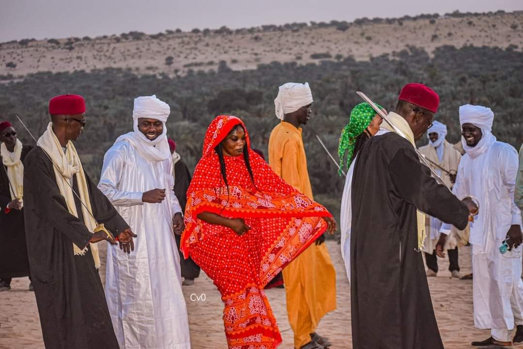 Chadvolonteers's tweet photo. 𝐓𝐎𝐔𝐑 𝐃𝐔 𝐓𝐂𝐇𝐀𝐃 💙💛❤️

Nous avons passé de très bon moments de détente et dansé pationnément sur le rythme des danses traditionnelles locales. 

Ça aussi c'est nous 💙💛❤️

#cvo #visitchad #zakoumayouthsafari #RNCE #ZahSoo #rochersdeséléphants #tourdutchad https://t.co/TdkKtal3al