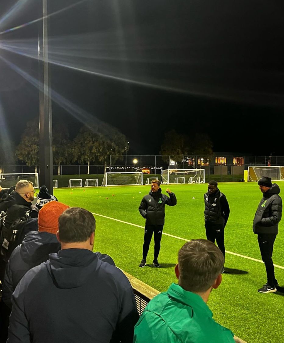 7EliteAcademyUK's tweet photo. COACH EDUCATION 🇬🇧🇺🇸🇹🇿 A group of our coaching staff attended an @FA Continuous Professional Development event at @LFC Academy with Martin Diggle, Head of Coaching at LFC ⚽✍️ 

Thank you to LFC and @Liverpool_CFA for a fascinating evening 🙌

#7EliteAcademyUK | #CoachingPathway https://t.co/IbgGQKI0bh