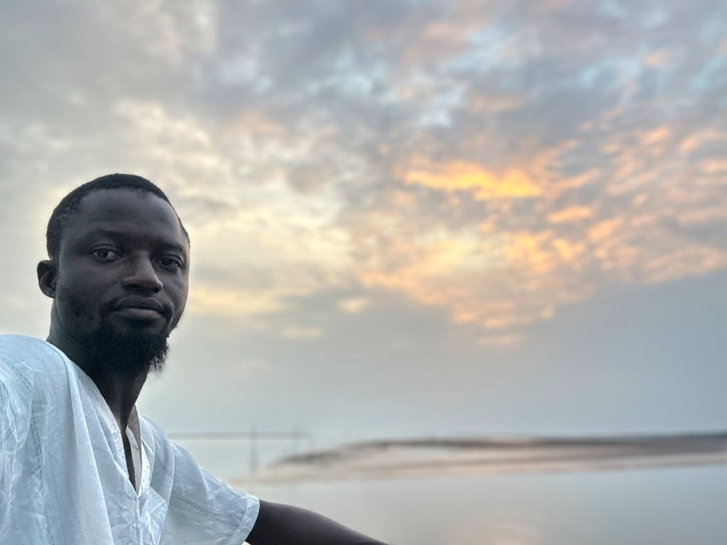 bakzfofi's tweet image. None is infallible. We must learn to join hearts and share our common values, good(s), goal(s) and making sure that our consciences are guided by goodness only. 

That’s what makes up human.
#concience
#infallibility
#beguided
#gracefulheart 
📍Kemoto, Lower River Gambia 🇬🇲