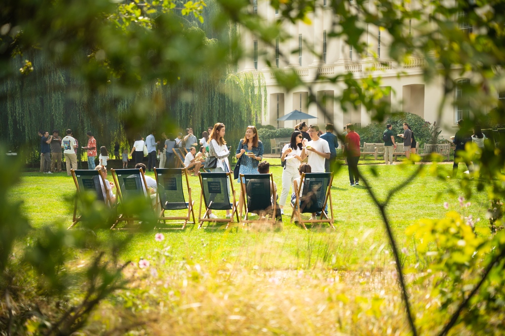 a_m_photo's tweet photo. A few shots from the hazy days of late summer at the welcome barbecue for the Masters of Finance students on the hallowed grounds of London Business School near Regents park.

#entrepreneurship #entrepreneur #businesswoman #students https://t.co/GtghrtX7il