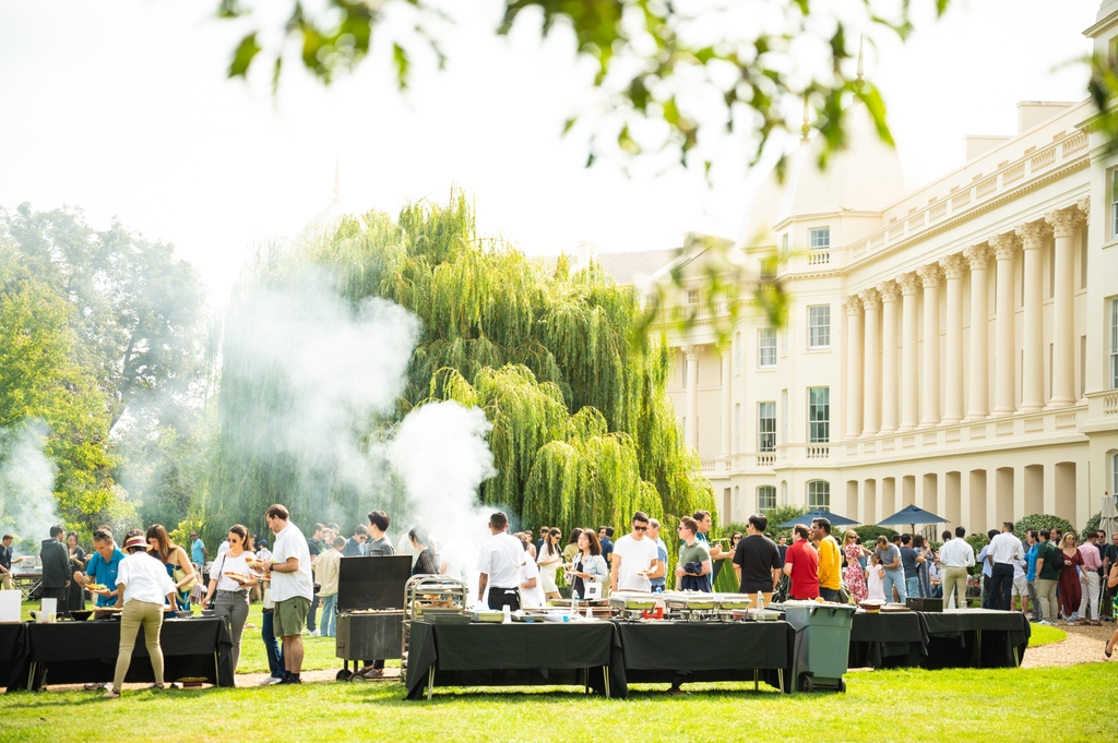 a_m_photo's tweet photo. A few shots from the hazy days of late summer at the welcome barbecue for the Masters of Finance students on the hallowed grounds of London Business School near Regents park.

#entrepreneurship #entrepreneur #businesswoman #students https://t.co/GtghrtX7il