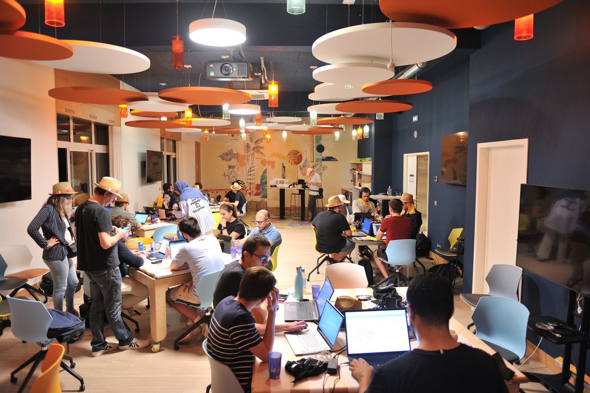 groupe_altemed's tweet photo. Retour sur le 1er #hackathon organisé par le Groupe #Altémed 👇

Les équipes disposaient de 33 heures pour résoudre le problème qui a leur été confié avec une solution numérique 💻

Un week-end marqué par le travail, la collaboration, la créativité et la convivialité 👏 Bravo ! https://t.co/IP9skx8dYI