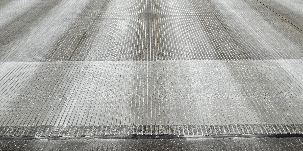 In the summer of 2023, the runway at Ingolstadt Manching Airport was grooved for increased safety. The aim was to improve the drainage of rainwater and to, thus, prevent aquaplaning.

Find out more: tyrolit.social/2L3