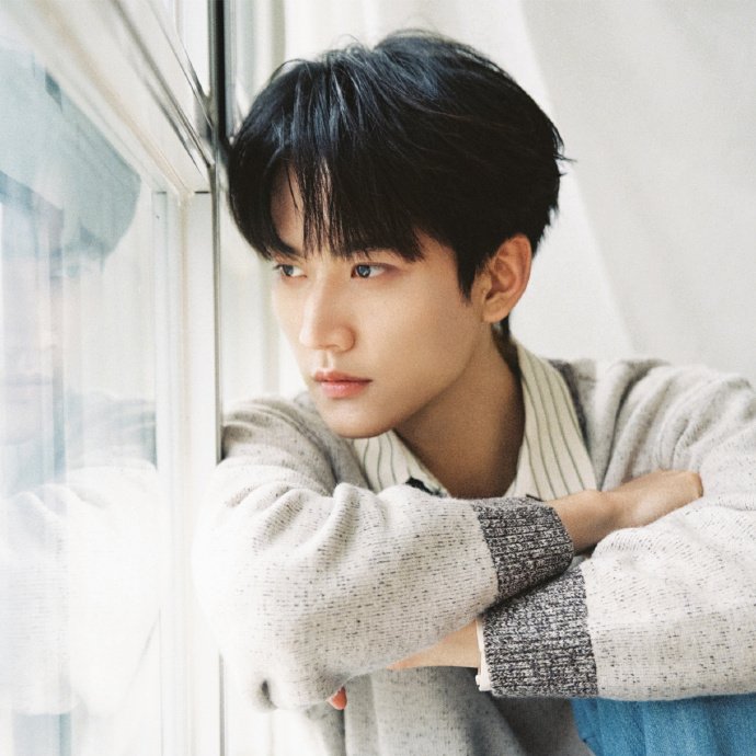 EntTofu's tweet photo. #ZhouKeYu is looking warm in the photos updated on his Weibo: "The weather is getting cool, it's a good autumn 🍁"

#DanielZhou #周柯宇
Source: https://t.co/5X5lqk84e0 https://t.co/Cz7EYb7aAI