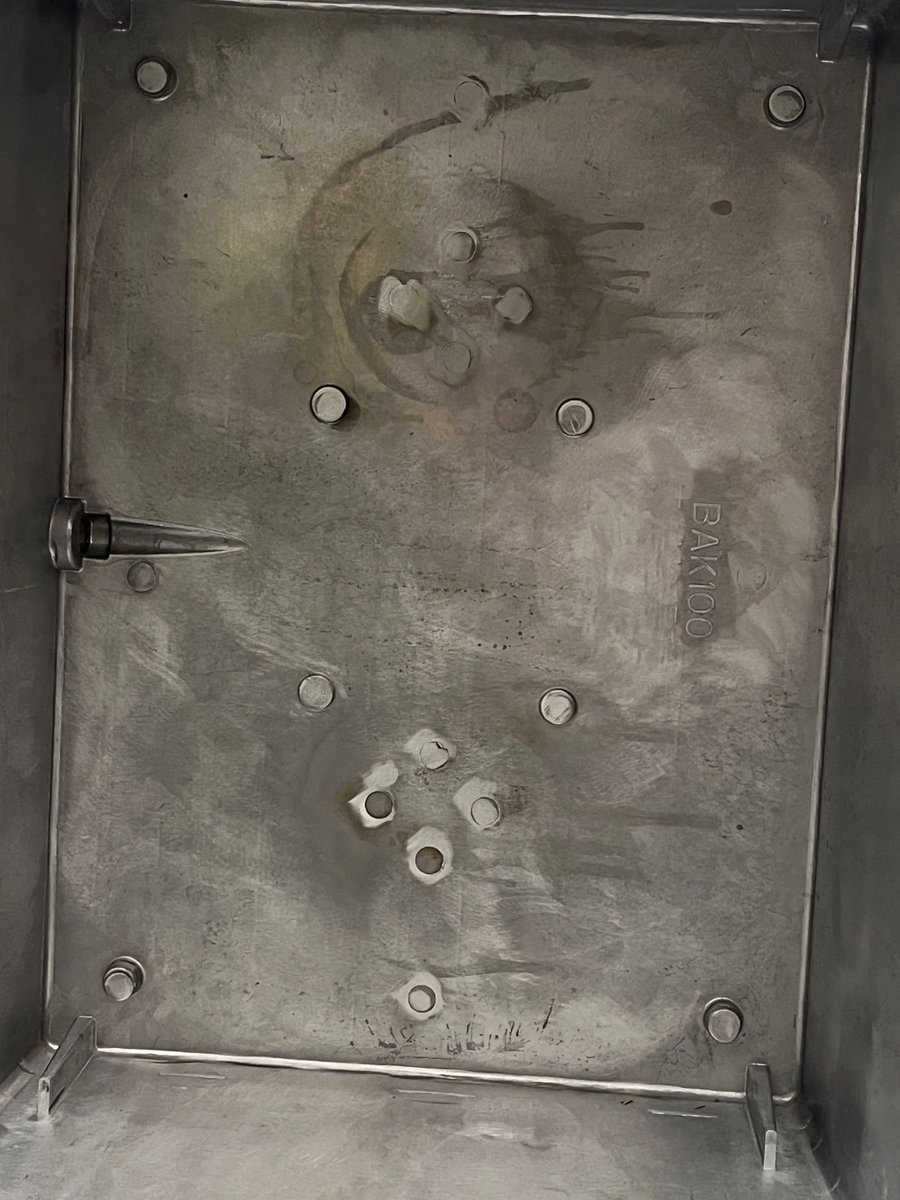 StphenZxw's tweet photo. Do you need a big capacity oil tank ?
We have 100L OIL TANK!!!!
Aluminum die casting production
It’s even can accommodate one person 😂
#OILTANK #OILTANKS #DIECASTING #ALUMINUMDIECASTING #100L https://t.co/l8cBv15Xgm