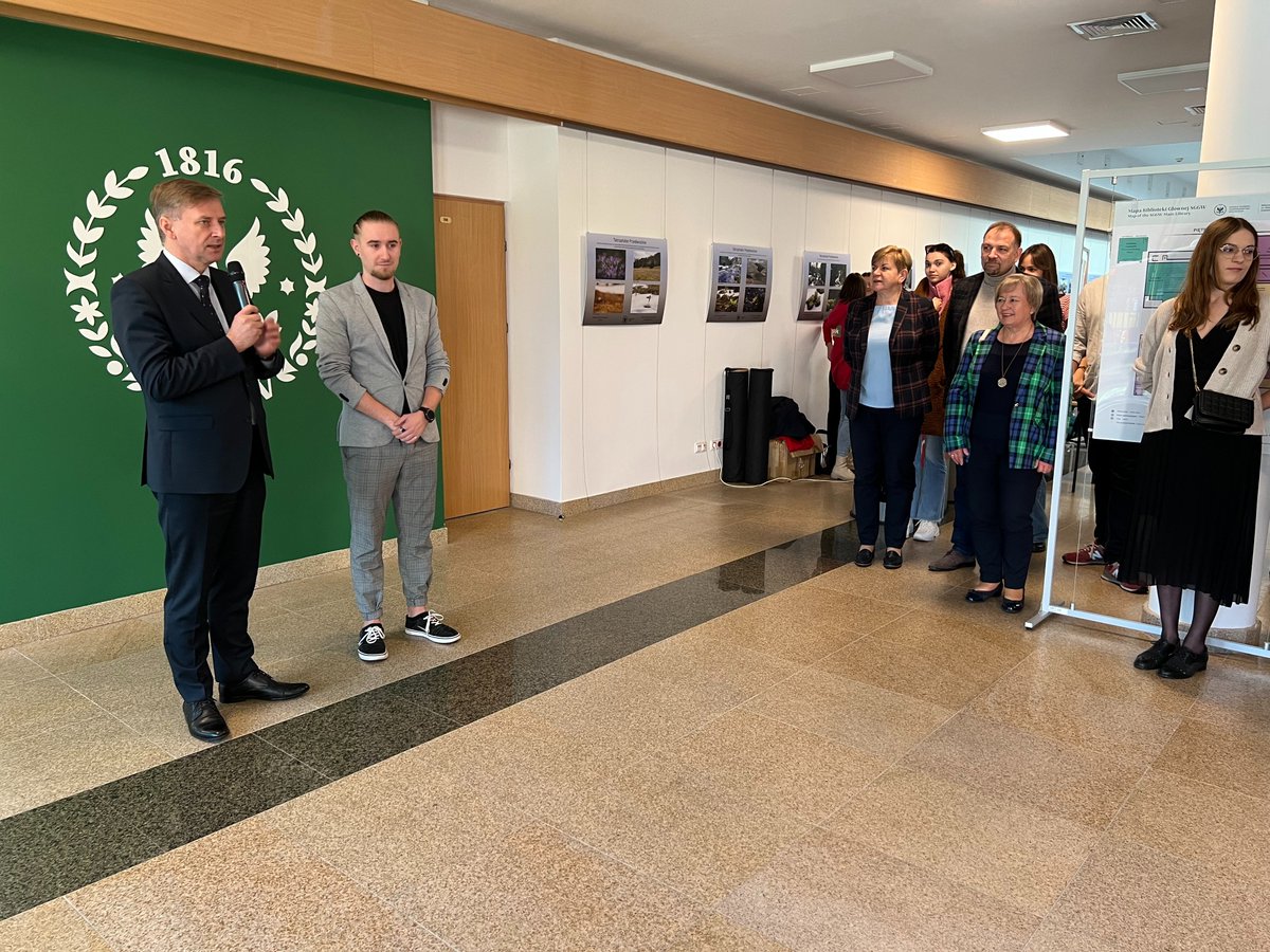 SGGW_Warszawa's tweet photo. Reaktywacja to szansa dla nowych studentów @SGGW_Warszawa na zapoznanie się z działalnością kół naukowych i organizacji studenckich. Rektor @Ja_Golebiewski w @BG_SGGW oficjalnie przywitał studentów na Reaktywacji. https://t.co/CIupmhPsRy