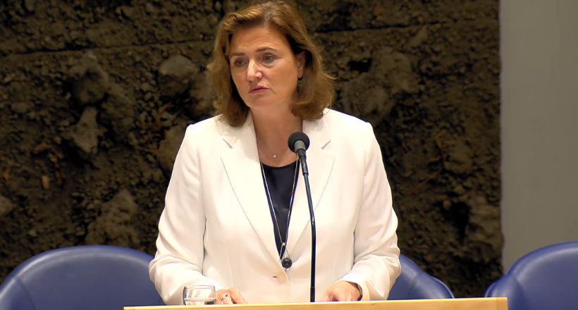 "Politieke meningsverschillen over nieuwe zzp-regels zijn groot"
In het kort:  
CDA: drie criteria afwegen 
VVD: ondernemerscriteria leidend
PvdA: geen zzp voor kernfuncties (ondernemerscriteria doen er niet toe) 
D66: denkt nog na
NSC: nog niet bekend 
Lees meer: