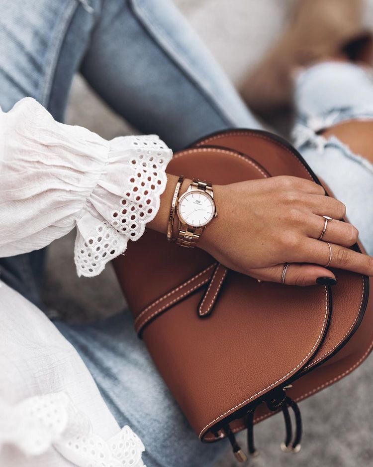 glorygems1's tweet photo. WATCH FACT: ✅Did You Know that wearing a WATCH makes you look so confident?♥️

You are welcome😌🙏🏾

We have a range of watches to choose from at a good price,  shop Glory Gems Ug today♥️♥️

DM or WhatsApp +256 705486435 to place orders ✨

|| #glorygemswatches #watchtuesday https://t.co/Zi7y5QRfIU