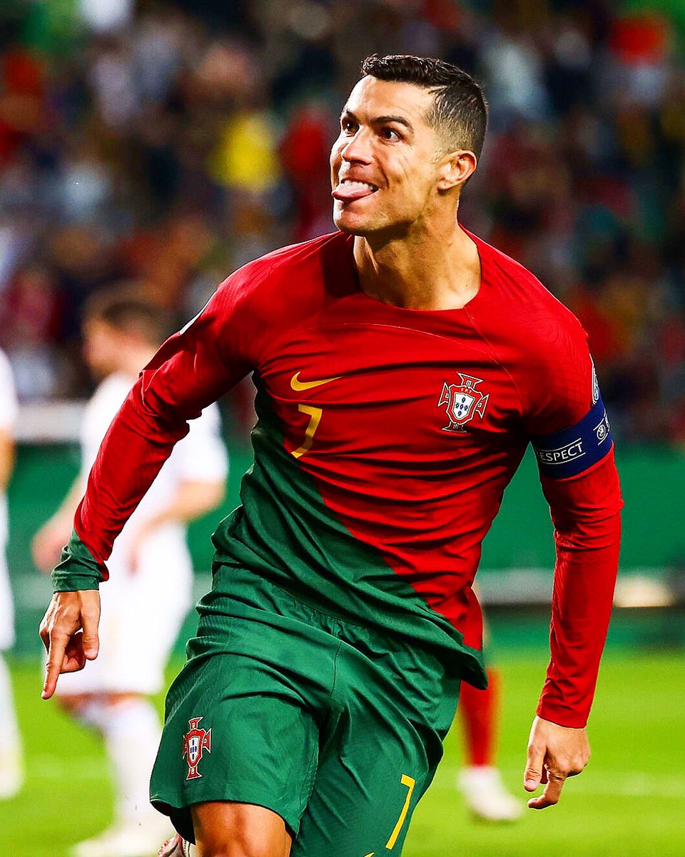 Les stats incroyables de Cristiano Ronaldo en 2023 :

🏟️ 43 matches
⚽️ 40 buts
🎯 8 passes décisives

🔝 Le Portugais a marqué plus de buts qu’Erling Haaland (39) et Kylian Mbappé (35) depuis le début de l’année.

𝗦𝗲𝘀 𝘀𝘁𝗮𝘁𝘀 𝘀𝘂𝗿 𝘀𝗲𝘀 𝟳 𝗿𝗲𝗻𝗰𝗼𝗻𝘁𝗿𝗲𝘀