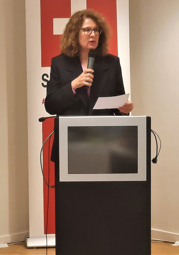 SwissmissionEU's tweet photo. 🇨🇭Ambassador to the 🇪🇺 #RitaAdam welcomes the participants to the #Swissbreakfast on "Building Bridges: 🇨🇭& 🇪🇺 Approaches to
#SustainableFinance " with Patrick Odier @BBridgesCH & Alexandra Jour-Schroeder moderated by @JanosAllAmm @SwissMissionEU in #Brussels #SwissEUrelations https://t.co/rf9AC7xdsZ