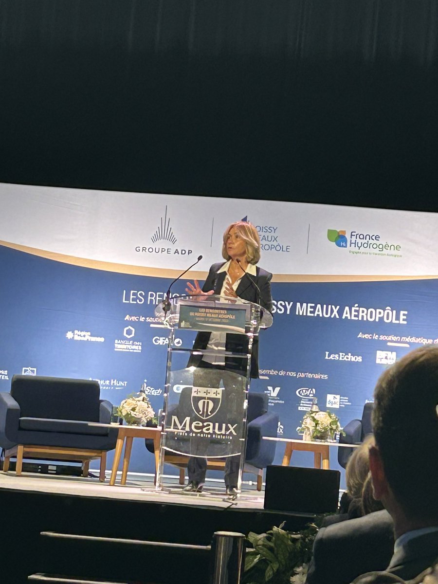 Valérie Pécresse, présidente de la Région Île-de-France, est à Meaux pour les premières rencontres de Roissy Meaux aéropôle journée #hydrogen #hydrogène 
<a href="/vpecresse/">Valérie Pécresse</a> <a href="/jf_cope/">Jean-François Copé</a> <a href="/GIP_RoissyMeaux/">Roissy Meaux Aéropôle</a> <a href="/RoissyAgglo/">Roissy Pays de France Agglomération</a>