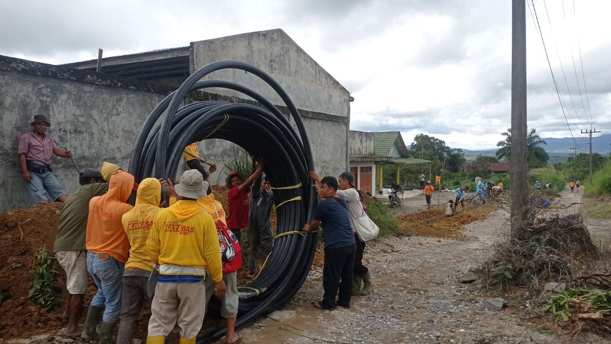 way_mitra's tweet photo. Mrs Rayen Br Pardede and with Lumban Rau Community work together for @water_mission safe water program . Thank You @PDJF_dk for all your support #waterbuilds #Hope https://t.co/MYcrTehua7