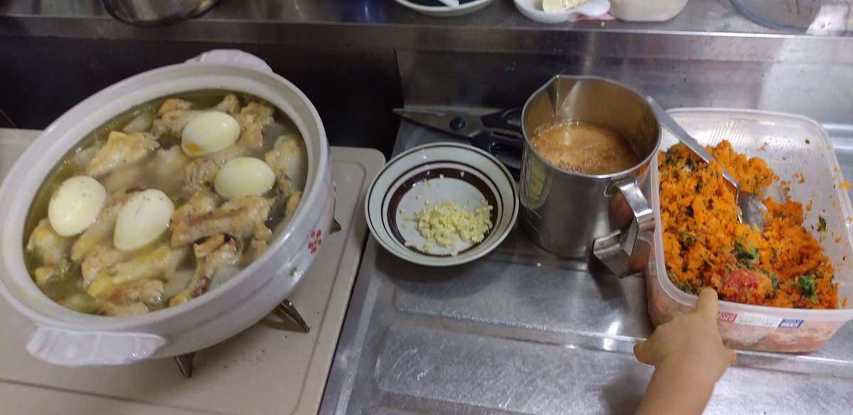 clover43204026's tweet photo. 昨日64.2㎏　今日63.7㎏
500g減量♪

朝　中華煮に豆腐入り、ご飯、納豆、冷や奴、茹で卵

昼　オートミール雑炊、納豆、冷や奴

夜　大根と手羽元と茹で卵の煮物、野菜ジュース

今日はセンターでミニ運動���。
子供達は運動会より室内のおもちゃ遊びに夢中だった😊晴れて良かった

#産後ダイエット https://t.co/0txXaPCoIt