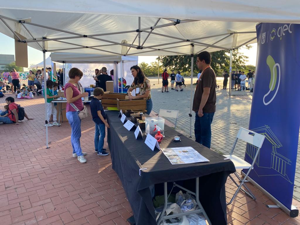 CIEC_Madrid's tweet photo. 🏙️ El 5 de octubre tuvo lugar el Festival Infantojuvenil #Festikálvaro en el distrito de Vicálvaro, gestionado por la Plataforma Infantojuvenil del distrito y las diferentes entidades que lo conforman.
🔛 ¡El #CIECMadrid se hizo presente con su #FabLab y su #SBNLabInclusivo! https://t.co/K7B1TeE2EK