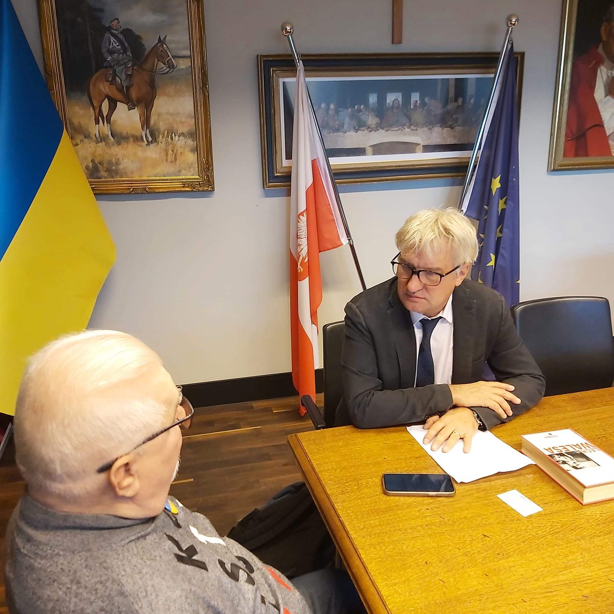 Mr President Lech Wałęsa gave an interview to a journalist <a href="/LEXPRESS/">L'Express</a> .