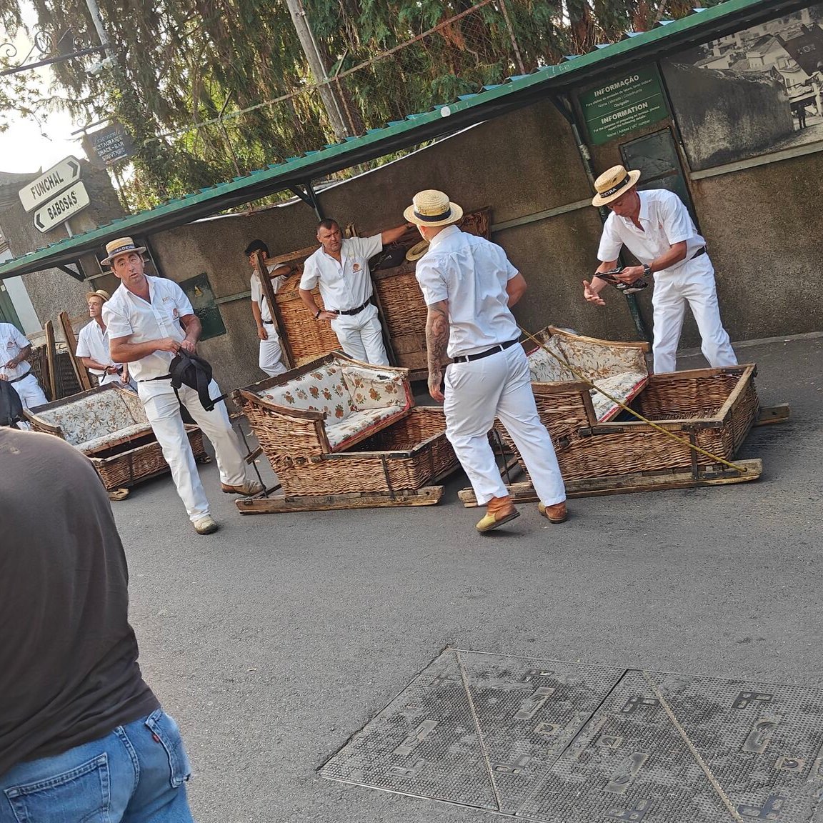 syde_gmbh's tweet photo. From boat rides 🚤to Madeira Toboggan Ride 🛷 on Traditional Wicker Basket Sledges, our annual team meetup took us on a ride through Madeira's rich culture &amp; breathtaking landscapes. 💚#InsideInpsyde https://t.co/X71zf3tI4a
