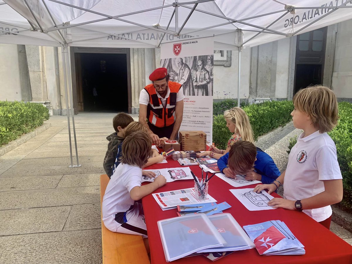 OrdineMaltaRoma's tweet photo. Alcune immagini della Giornata Internazionale dell’Ordine di Malta svoltasi anche a Milano in collaborazione con i volontari del Corpo di Soccorso e i militi del Corpo militare.
#orderofmaltaworldday
#orderofmalta #ordinedimalta_corpomilitare #cisom #cisom_milano #cisomlombardia https://t.co/sYTXil3bL1