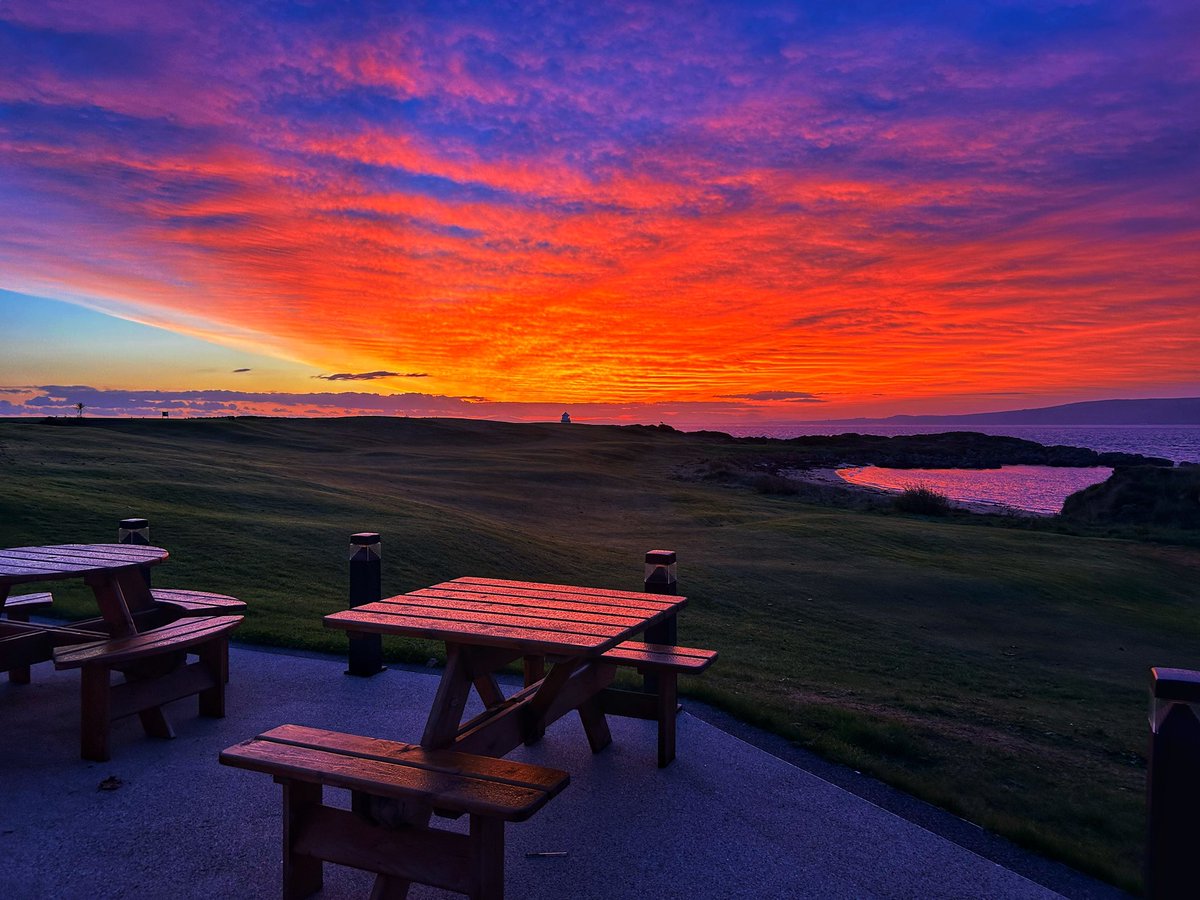 Cold start to the morning but what a view <a href="/Greencastle1892/">Greencastle Golf Club</a> ⛳️ 🌅