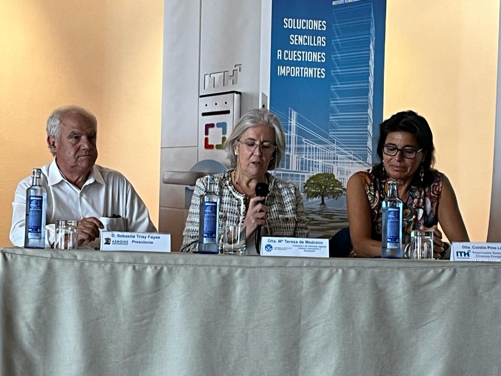 María Teresa de Medrano, consellera de Vivienda, Agenda Urbana, Innovación y Ocupación del <a href="/ConsellMenorca/">Consell de Menorca</a>  arranca inauguración de la jornada ITH Hotel Energy Meetings junto a Sebastià Triay Fayas, presidente de <a href="/ASHOME_Menorca/">ASHOME</a> y <a href="/Corapino/">Coralía Pino López</a> #ITH.
Gracias a todos por acompañarnos!