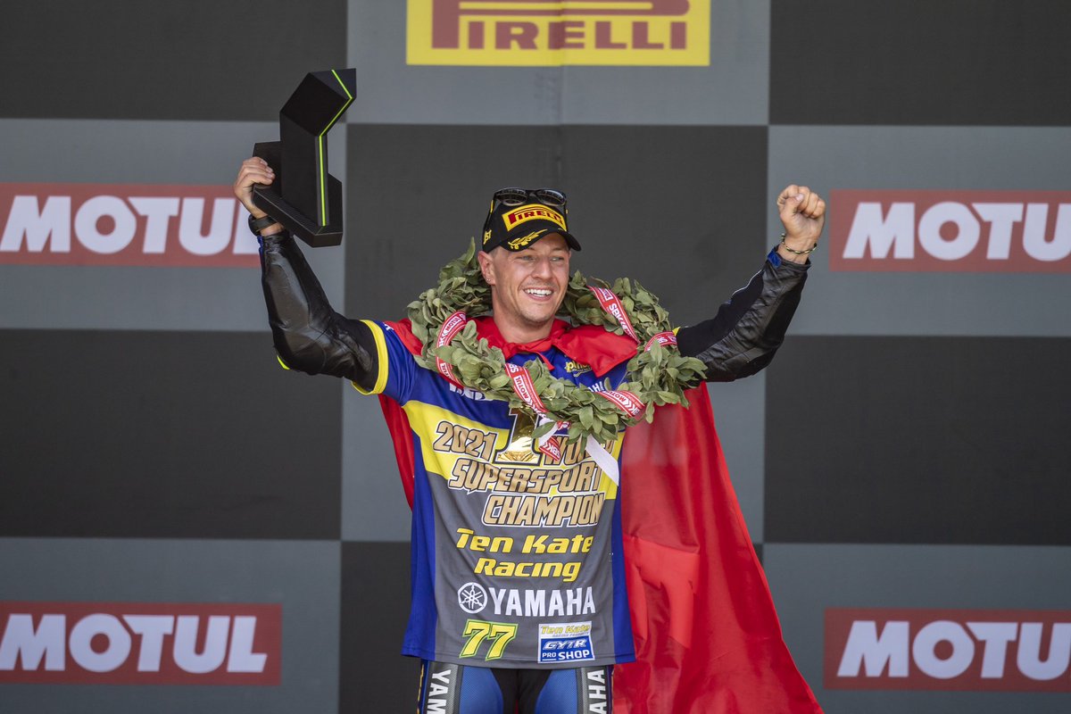 DomiAegerter77's tweet photo. 17 Oktober 2️⃣0️⃣2️⃣1️⃣ 🥇
#worldchampion #supersport #600 #yamaha #r6 #tenkate #team #champion #happy #dream #argentina #buenosaires #party #amazing #day #night #remember #mejor #fun #2021 #domi77 #aegi77 #ad77 #77 #livefullgas #domifighter
📸 @geebeeimages
www.domi77 https://t.co/51ywsWBTr5