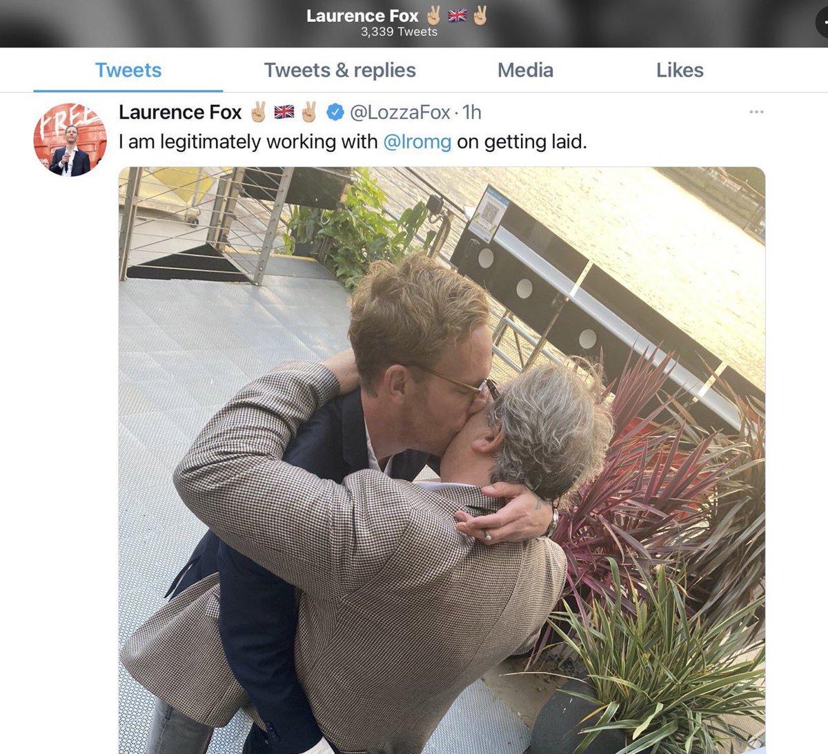 BrexitBuster's tweet image. Fun fact: the last breathing creature that kissed Mike ‘the Plank’ Graham was Loozza Fox. 🤢🤮
#MikeGraham #ThePlank