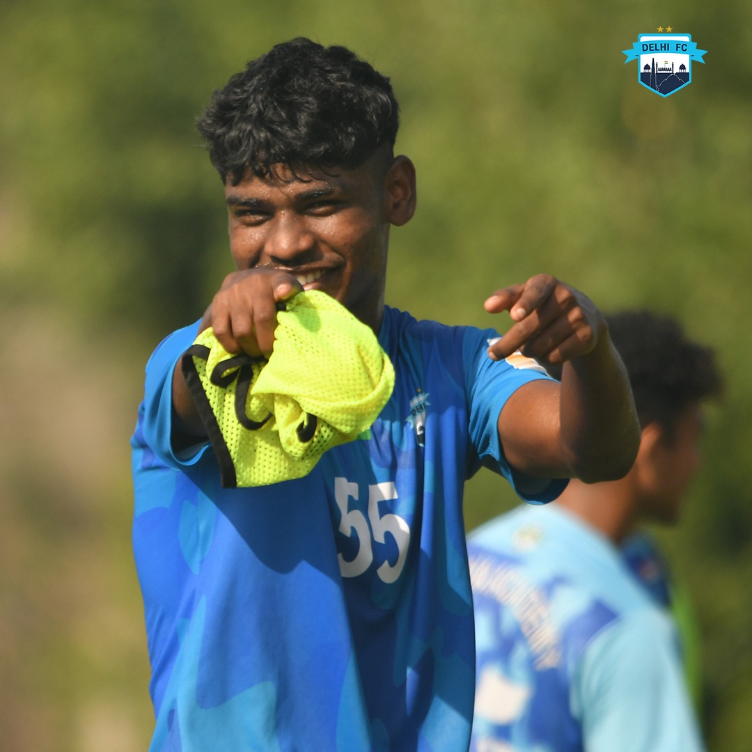 minervapunjabfc's tweet photo. Bibs, balls, and a whole lot of laughs. That's our kind of practice! 😆⚽
#DelhiFC #DilMeinDilli #IndianFootball https://t.co/UTv35mWhes