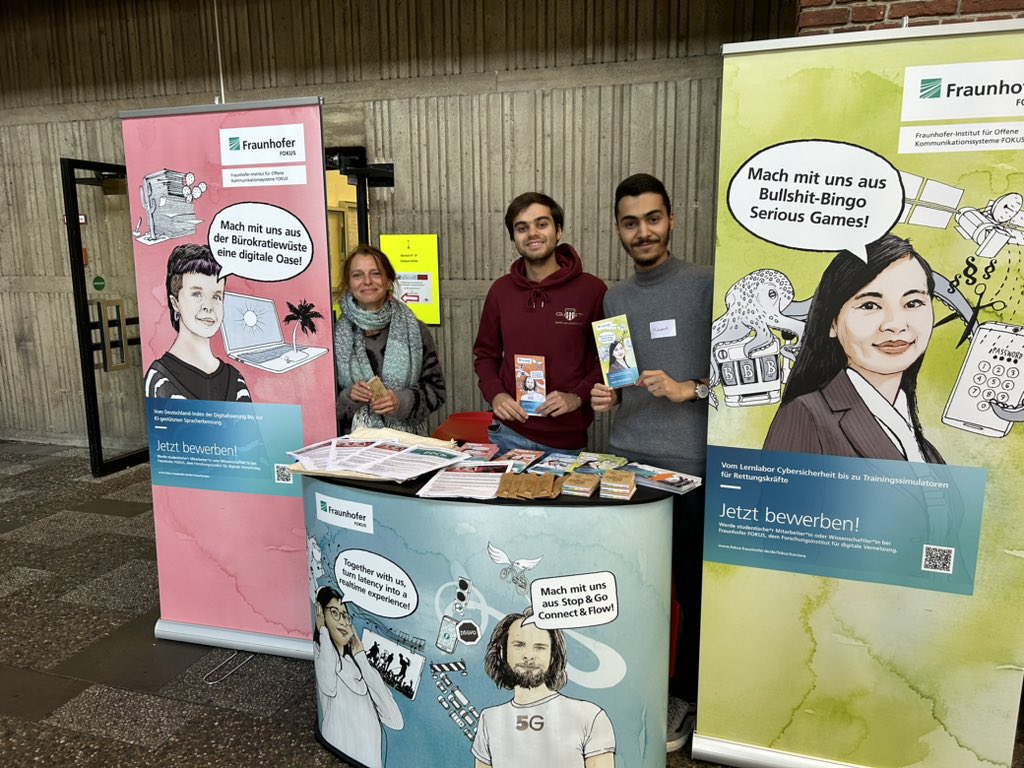 fraunhoferfokus's tweet image. 👋🏻 Heute sind wir an der @TUBerlin im Hauptgebäude in der Straße des 17. Juni. Kommt bei uns vorbei und sprecht uns auf aktuelle #Job-Ausschreibungen an. Wir freuen uns auf Euch: ➡️ jobs.fraunhofer.de/search/?create… #Jobs #Informatik