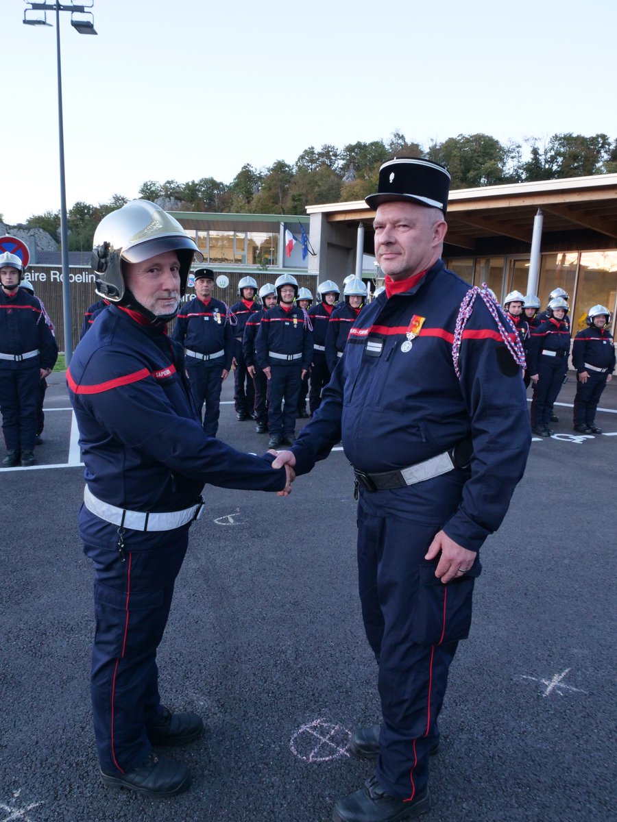 sdis68's tweet photo. 🚨C'est à l'occasion d'une cérémonie conviviale que s'est tenue la passation de commandement du CPI intégré de Deux-#Ferrette entre le ltn Pascal Malyszka et le ltn Roger Hemmerlin
Plusieurs SP ont été décorés & promus à cette occasion
+ d'infos et photos👉https://t.co/MR2eKoPOTq https://t.co/hVIQyrk8ZA
