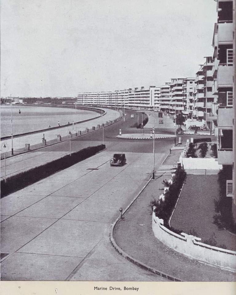 Marine Drive in 1954.
What a Bombay that must have been…