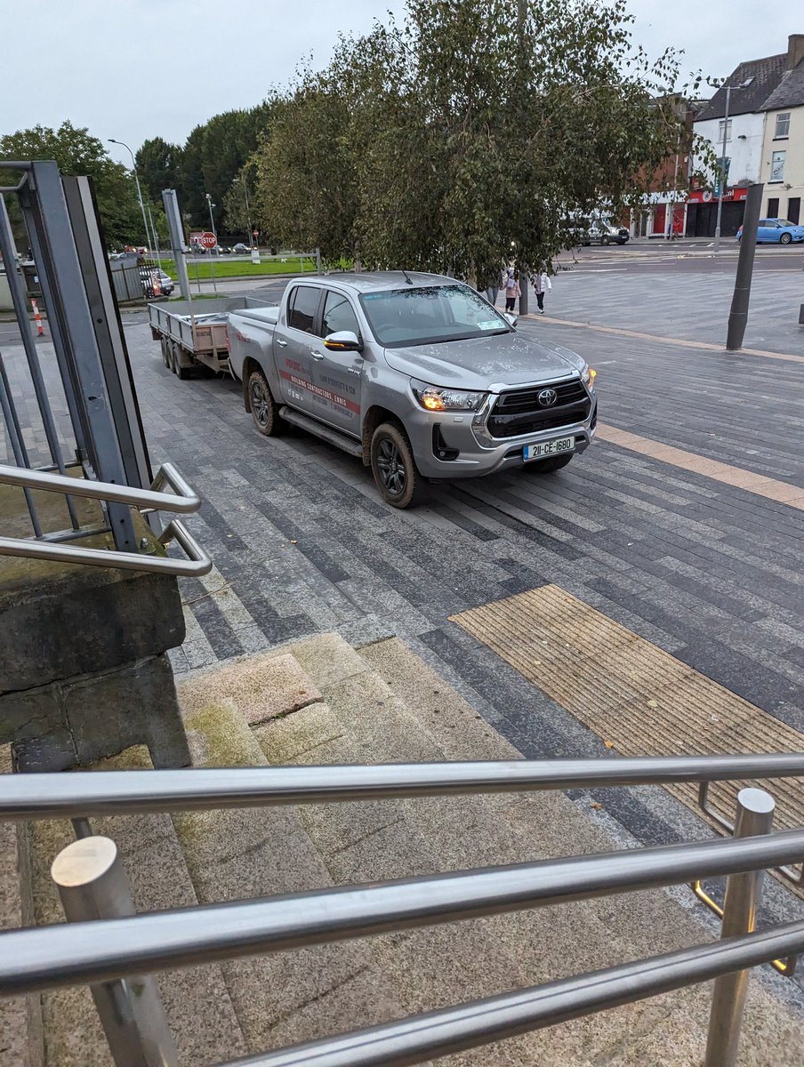 You Park Like A Gowl #YPLAG tweet media