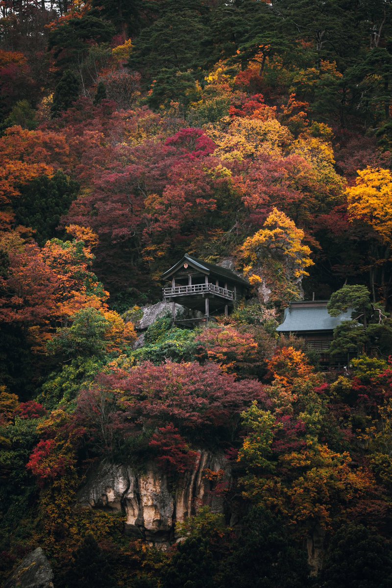 山寺の秋が荘厳