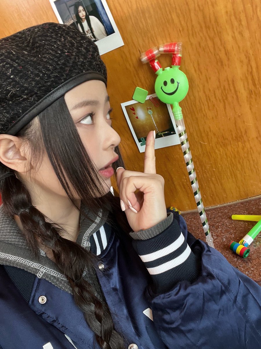 fromnwjns's tweet photo. [231017] 📞🐰 https://t.co/fEXVk29rRk