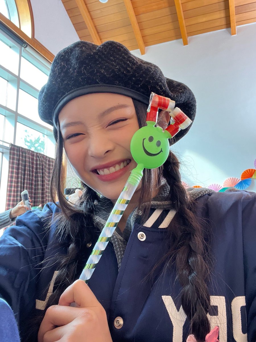 fromnwjns's tweet photo. [231017] 📞🐰 https://t.co/fEXVk29rRk