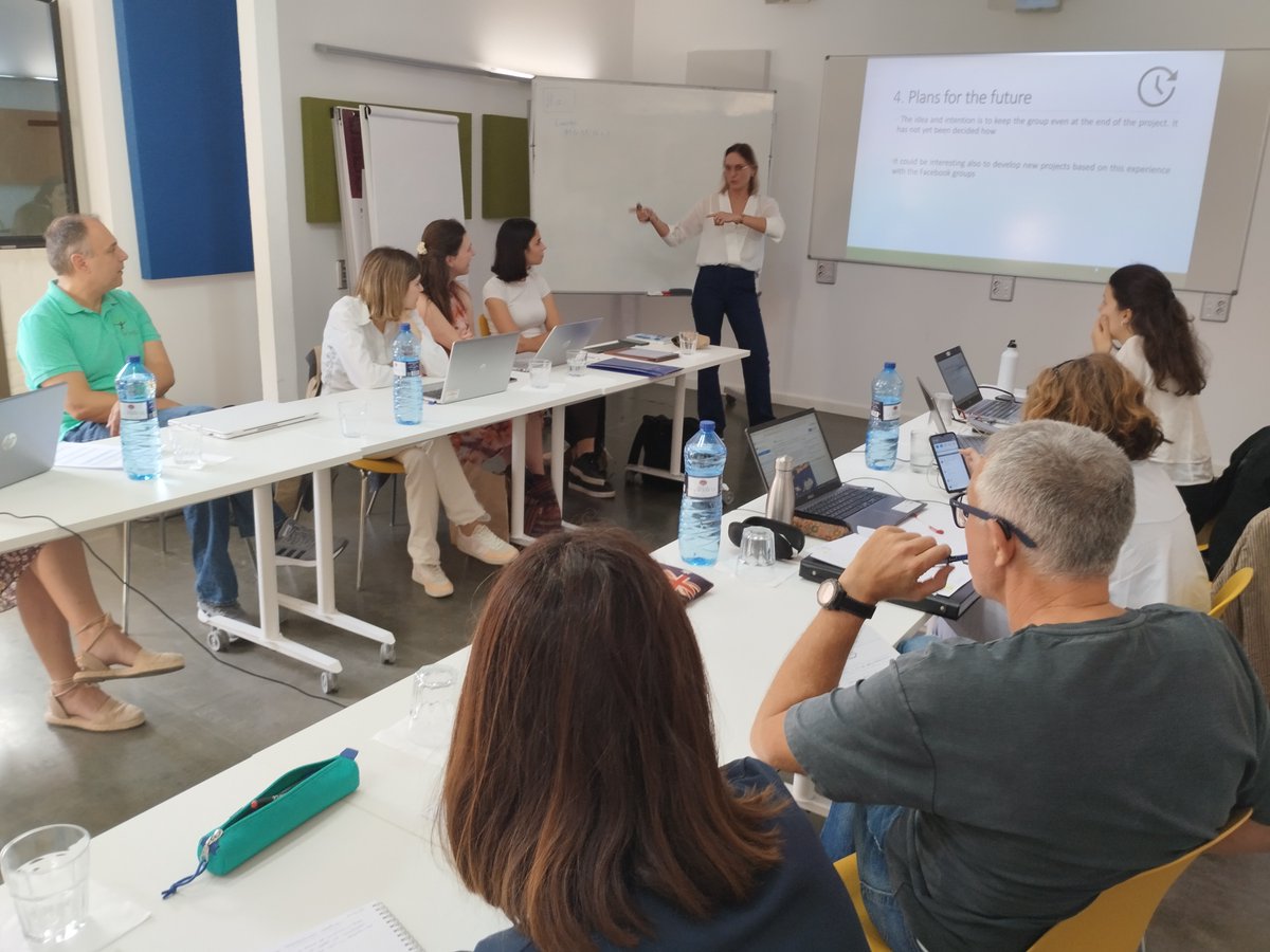 VLCInnovation's tweet image. PROYECTO ✍️Durante dos días vamos a estar trabajando junto a nuestros socios europeos del proyecto europeo #Resil4Care procedentes de Italia, Francia, Grecia y Eslovenia en #LasNaves.
💪Objetivo: Mejorar la salud psicosocial de las personas cuidadoras 👨‍🦳
@EUErasmusPlus