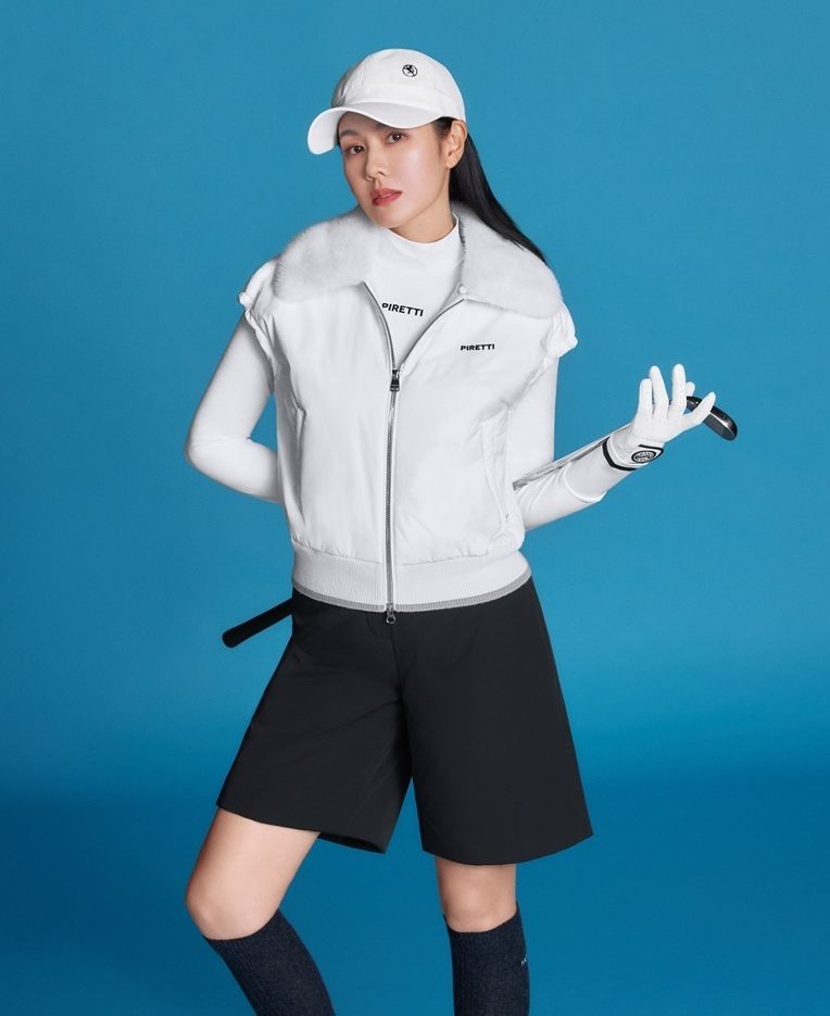 KimSonKitty's tweet photo. She looks this pretty and cute at the same time for whatttt 😭😭😭😍😍😍
We used to beg for Yejinhand golf content and now we have lotsss of it! 🏌️‍♂️⛳💓 https://t.co/NjpOVv8XkO