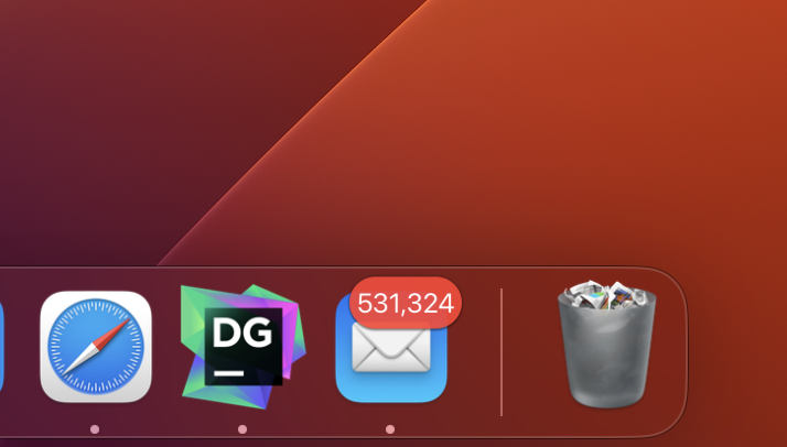 _lukepearce's tweet image. holy shit thats why we don&apos;t open the Mail app kids..