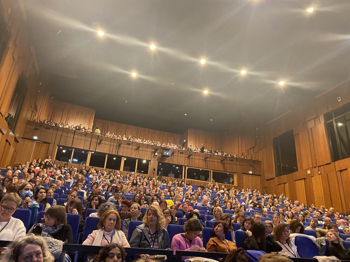 SanteMentale's tweet image. 700 professionnels de la #psychiatrie et de la santé mentale aujourd’hui à l’écoute pour renforcer leurs propres capacités à #écouter l’autre et en débattre ! #RSP2023 #BeffroiDeMontrouge