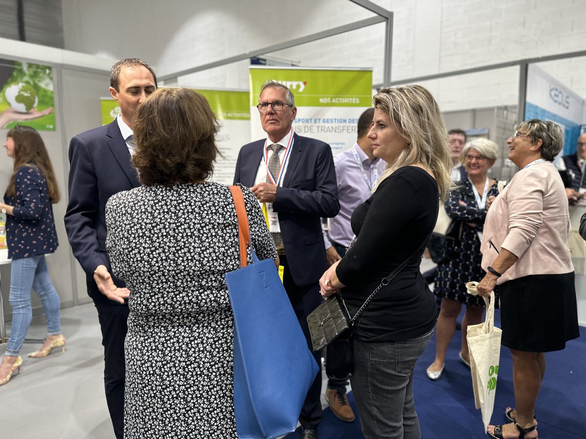 ourrysas's tweet photo. [📷 RETOUR EN IMAGES]

🇫🇷 Revenons sur le 61ème Congrès des Maires et des Président(e)s d'EPCI de Seine-et-Marne qui s'est tenu vendredi 29 septembre dernier à l’espace Pierre Bachelet de Dammarie-les-Lys.

Nous vous remercions pour votre présence et les échanges sur notre stand. https://t.co/HXY91WRxwI