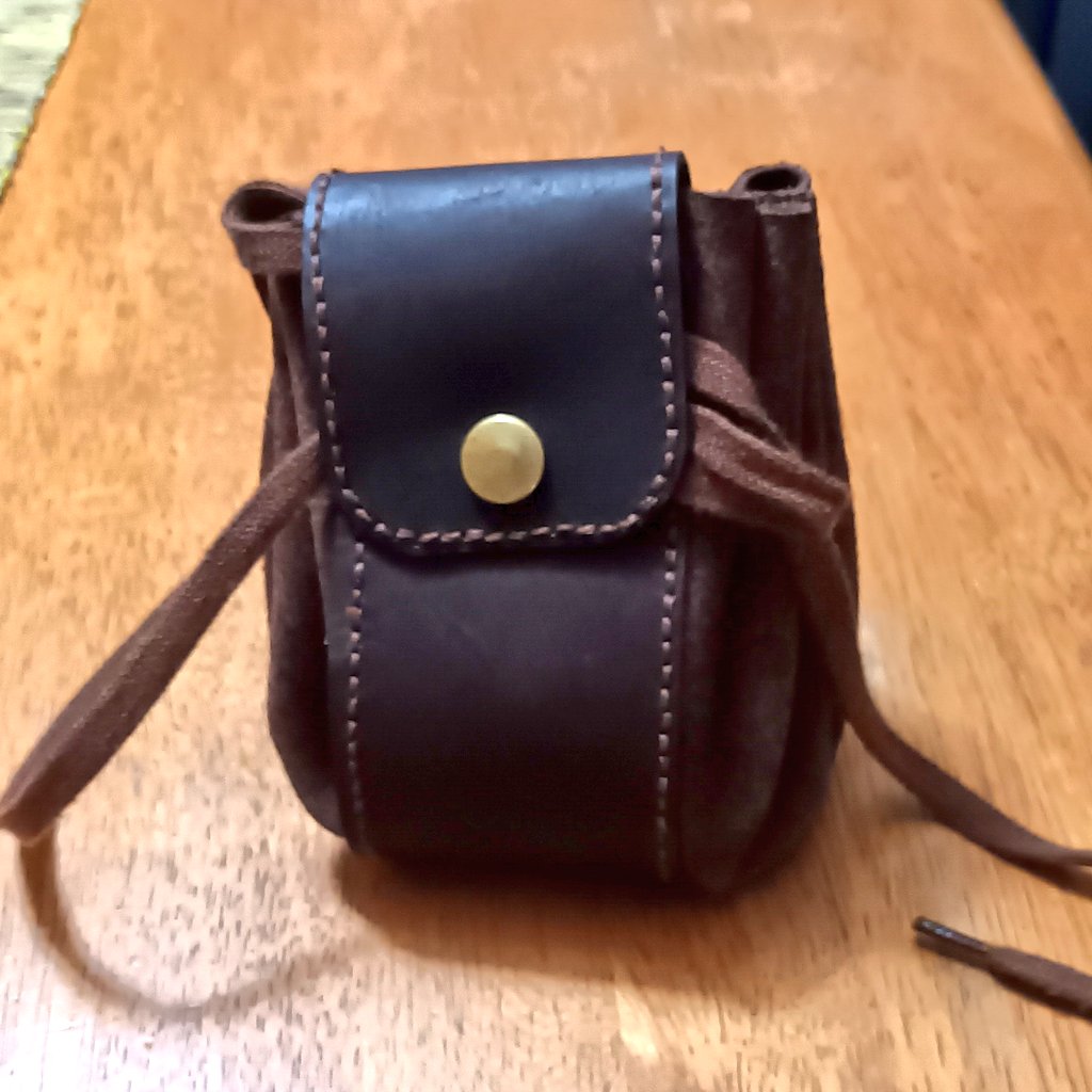cowforgefoundry's tweet photo. Dice pouch Proof of concept done

I finished up the seams the other day while waiting for my big boi dice from @dicesukidice. It fills up about half the pouch when stowed with space for a few more sets. There's a snap button loop on the back you can secure to a belt, too. https://t.co/hkgkfKwMSy