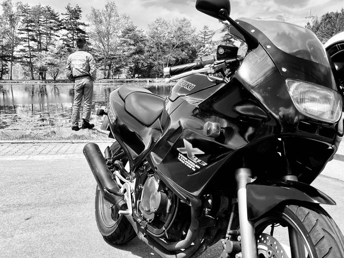 #モノクロにするとカッコ良く見える魔法がかかる 