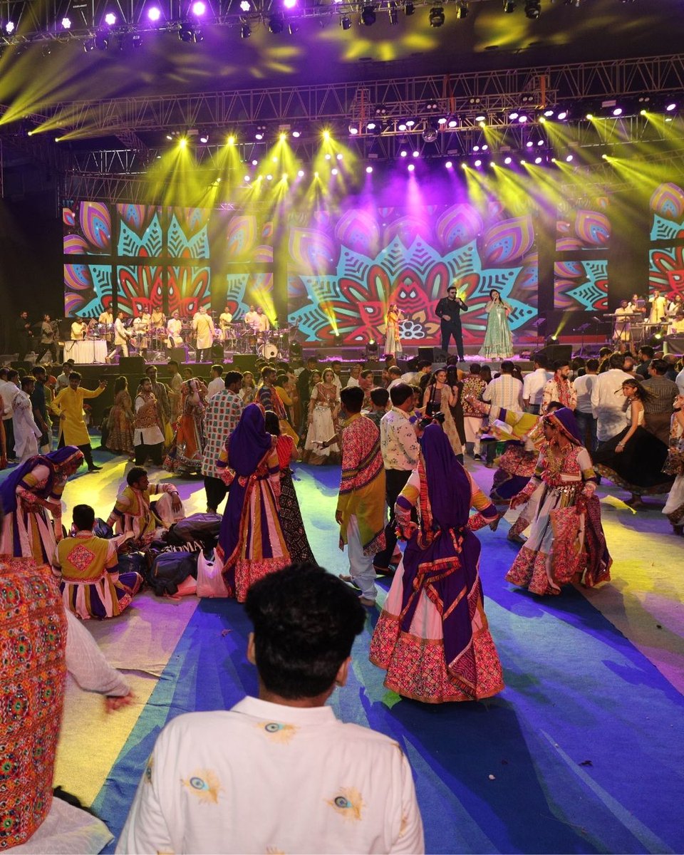RangiloRe's tweet photo. The beautiful ambience on Day 2 at nescoevents presents Rangilo Re 2023 with the mesmerizing @parthivgohil 🌟✨
#parthivgohil #nescoevents #rangilore #mumbainavratri
🎶 #AmbienceGoals #MusicalMagic" https://t.co/bR3SfOHPe6