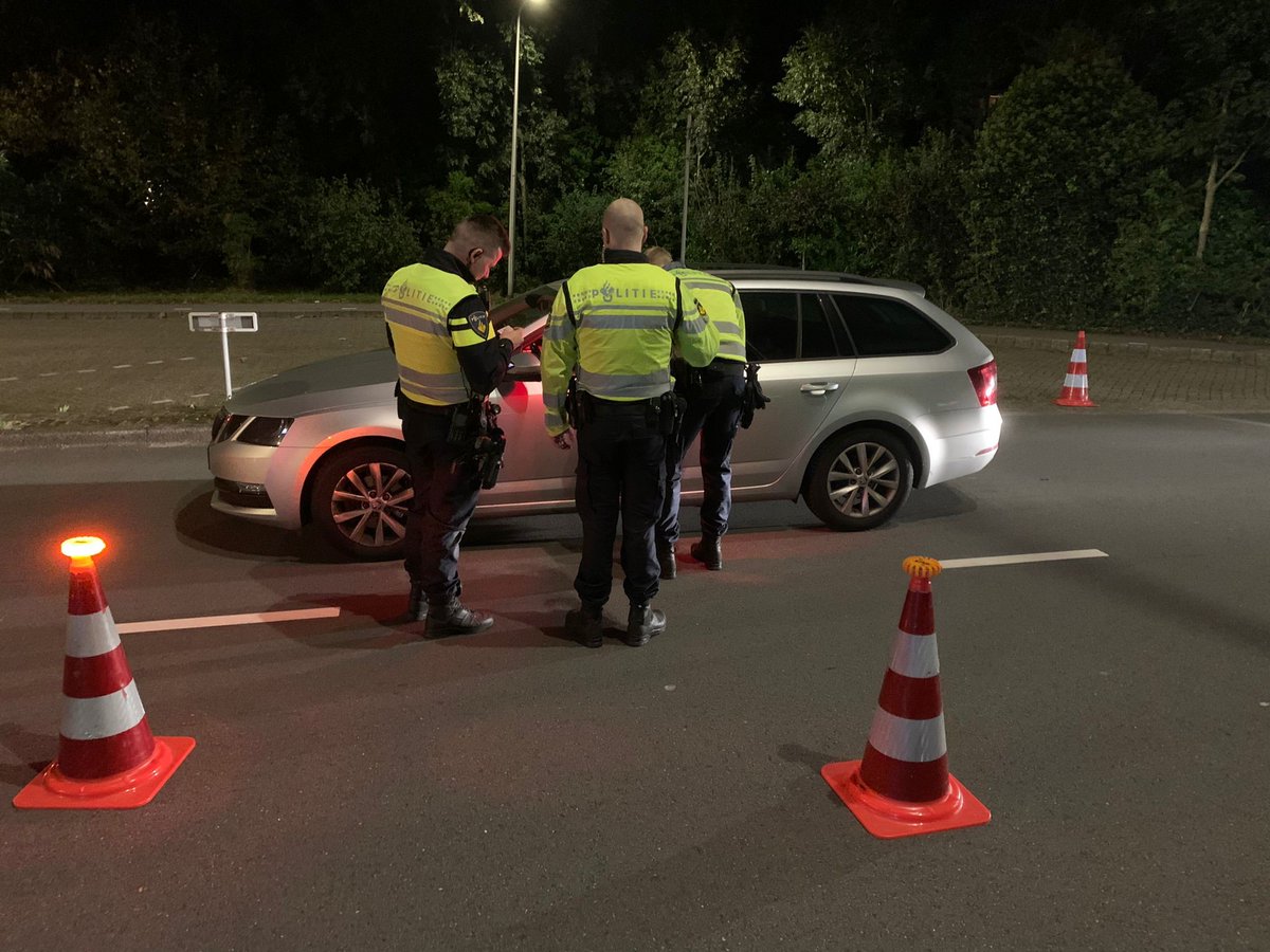 Zaterdagavond hebben we in Gouda gecontroleerd op alcoholgebruik in het verkeer. In totaal hebben we 419 bestuurders laten blazen. 5 bestuurders moesten mee naar bureau voor nader onderzoek, 4 daarvan hadden ook daadwerkelijk teveel gedronken. #Gouda