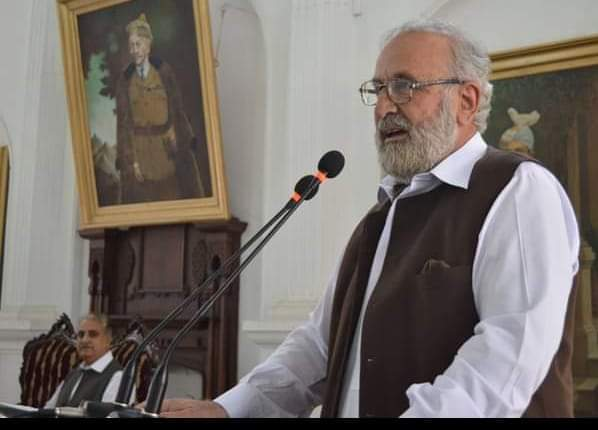 زمونږ د ډاکټر خان صېب لمسے او د پښتونخوا د بچو روزنه کوونکے اجمل خان صېب د ټولې پښتونخوا وياړ ؤ۔ د تعليم په مېدان کښې د هغوي خدمات به ټول قام ياد ساتي۔ هغه د اسلاميه کالج د پرووسټ نه تر وايس چانسلره سفر په داسې شان کړے چې زده کوونکي به يې تل ياد ساتي۔ ارواښاد اجمل خان صېب د هغه