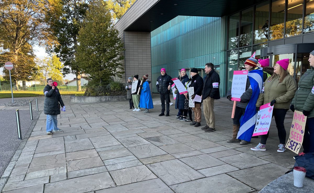 UCUScotland's tweet image. Jeanette ⁦@UCUSPresident⁩ led us in a few solidarity chants today 📣📣📣#saveUHI #ucuRISING ⁦@UHI_UCU⁩